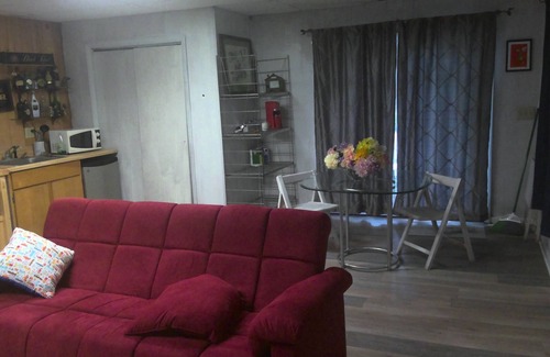 Arundel on the Bay Haus | Sunny and spacious water view/access home in Annapolis.