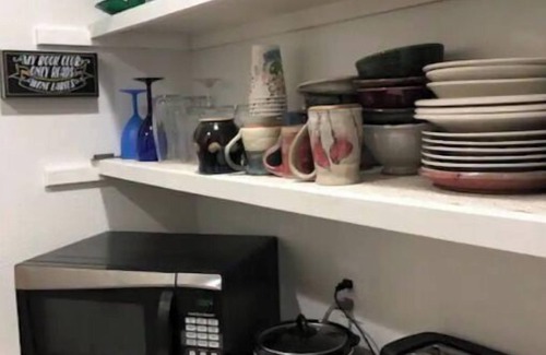 Fayetteville Wohnung | Sunny Apt near UA -Mountain views & full kitchen