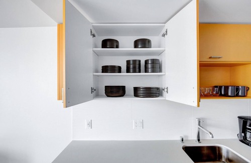 Wilburton Wohnung | Sunny Bellevue 1BR w/ BBQ, Gym, W/D, near Spring District, by Blueground