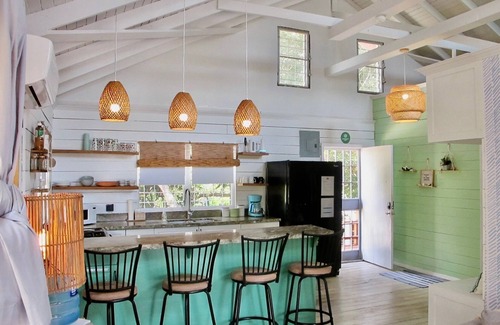 Surfside Haus | Sunny Bungalow, 3 Bedroom-Beachfront-Private Pool