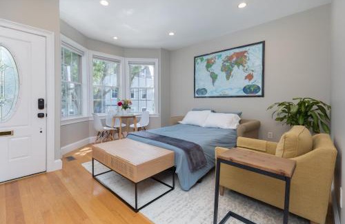 Columbus Park - Andrew Square Wohnung | Sunny convenient home w/private patio! Easy walk to everything!