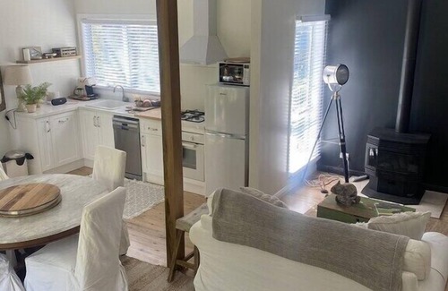 Leura Haus | Sunny Corner - Romantic Split Level Cottage