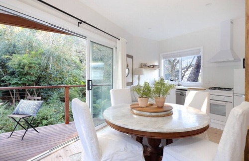 Leura Haus | Sunny Corner - Romantic Split Level Cottage