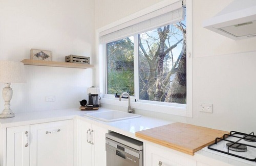 Leura Haus | Sunny Corner - Romantic Split Level Cottage