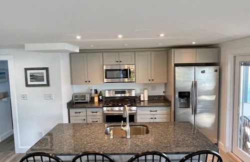 Onset Hütte | Sunny Cottage with Backyard Swimming, Water views, close to Downtown/Restaurants/Beaches. Bring your Water shoes!!