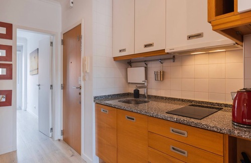 Sao Bento Wohnung | Sunny Design Apt in Praça das Flores by LovelyStay