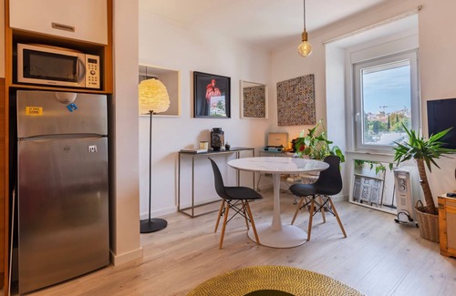 Sao Bento Wohnung | Sunny Design Apt in Praça das Flores by LovelyStay