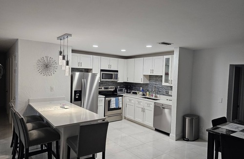 Lauderdale Lakes Haus | Sunny Goldie in Lauderdale Lakes