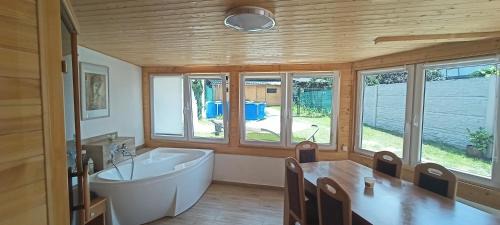 Netolice Haus | Sunny House