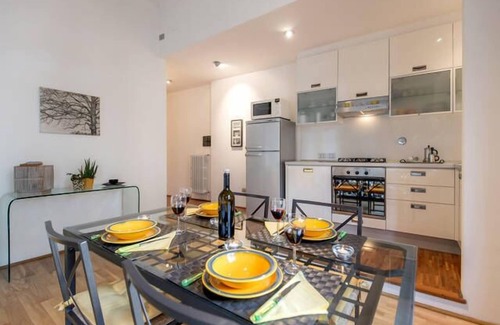 Le Cure Wohnung | Sunny Open Space with Terrace close to EUI with free parking nearby!