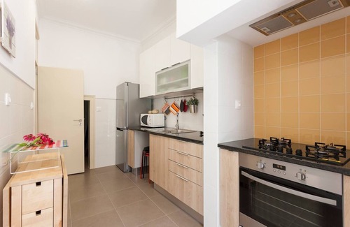 Penha de Franca Wohnung | Sonnige orange Gartenwohnung im Zentrum von Lissabon