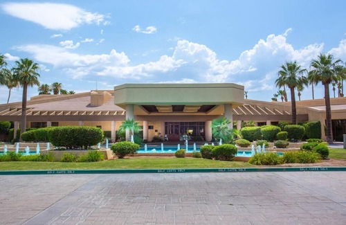 Palm Desert Haus | Sunny Palm Desert Escape on Golf Course