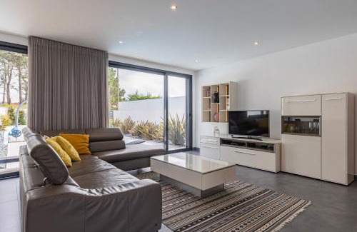 Magoito Wohnung | Sunny Paradise W/Pool by LovelyStay