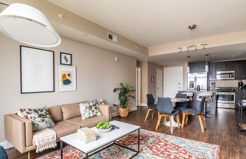 Reston Wohnung | Sunny Reston 2BR w/ Laundry, walk to Restaurants & Mall, by Blueground