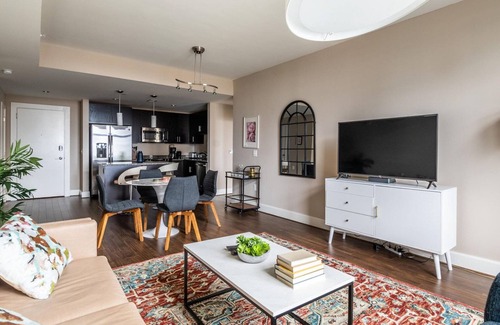 Reston Wohnung | Sunny Reston 2BR w/ Laundry, walk to Restaurants & Mall, by Blueground