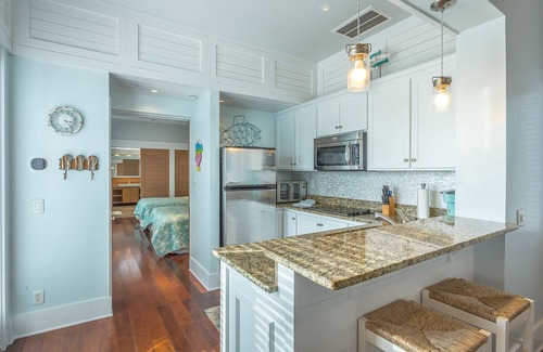 Carrabelle Hütte | Sunny Side Up 1br/1ba less than 5 min. to beach!