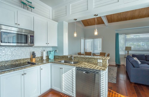 Carrabelle Hütte | Sunny Side Up 1br/1ba less than 5 min. to beach!