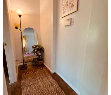 Capitol Heights Wohnung | Sunny Spacious 2BR, 1BA Kitchenette plus Amenities DC East - PG County