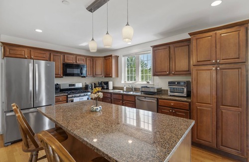 Westbrook Haus | Sunny spot minutes from Portland