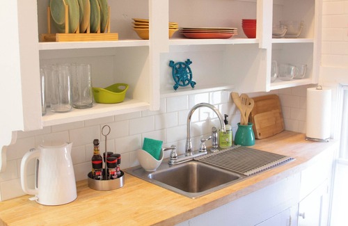 Knightville Wohnung | Sunny Spot with Private Parking.