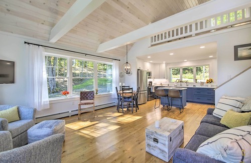 Sandy Point Hütte | Sunny Stockton Springs Home < 1 Mi to Beach!