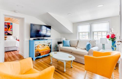 Westport Wohnung | Sunny Westport 2 BR Retreat above Historic Mill