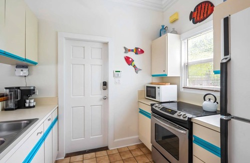 Old Town Wohnung | Sunnyside Up by Brightwild Pool Parking