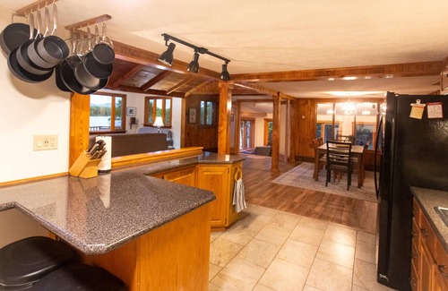 Rangeley Kabine | Sunrise Cove Lodge- Lakefront with Dock and Canoes/Kayaks!