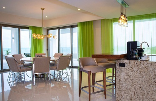 Punta Sam Eigentumswohnung | Sunrise Secrets: Discover Unforgettable Mornings in your 3BR PH in Cancun!