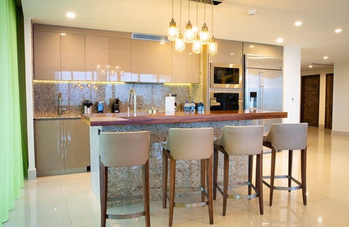Punta Sam Eigentumswohnung | Sunrise Secrets: Discover Unforgettable Mornings in your 3BR PH in Cancun!