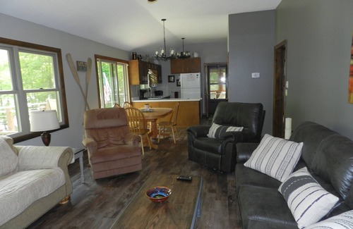 Palisade Haus | Up North Vacation Rental - Herbstfarben sind hier !! 4 Drehen! Schneemobilfahren!