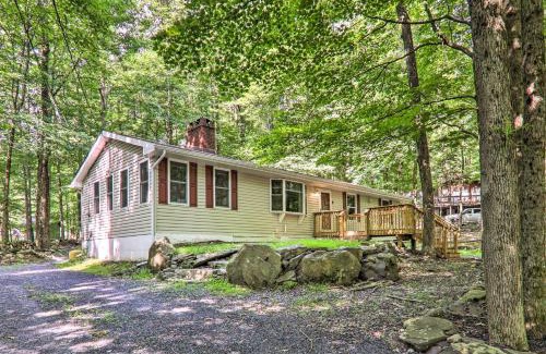 Locust Lake Village Haus | Sunroom, Fire Pit and Sauna Lake Locust Village Gem