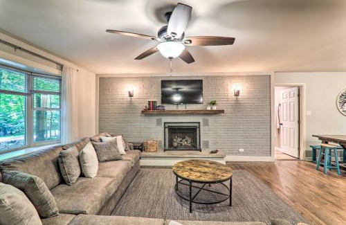 Locust Lake Village Haus | Sunroom, Fire Pit and Sauna Lake Locust Village Gem