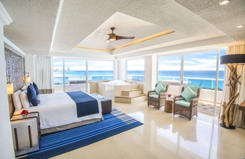 Punta Cancun Hotel | Wyndham Alltra Cancun All Inclusive Resort