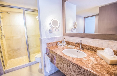 Punta Cancun Hotel | Wyndham Alltra Cancun All Inclusive Resort