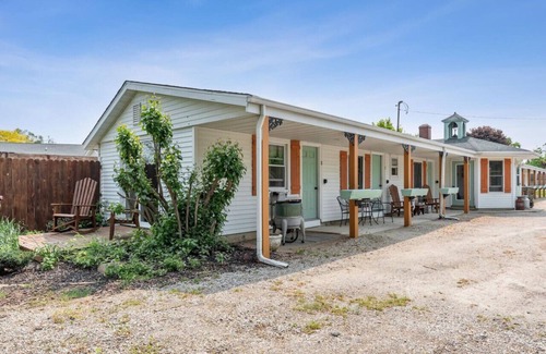 Hudson Hotel | Sunset Acres Motel - Room 6