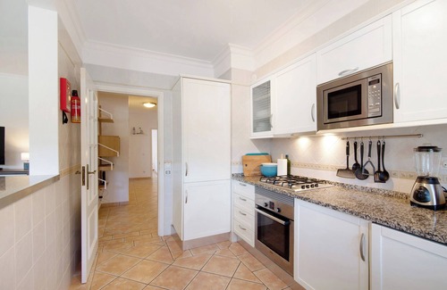 Figueiral Wohnung | Apartment "Sunset" mit Gemeinschaftspool, privater Terrasse & WLAN