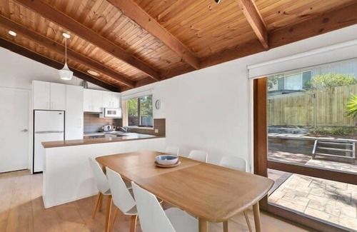Jan Juc Haus | Sunset Beach House near the Clifftops