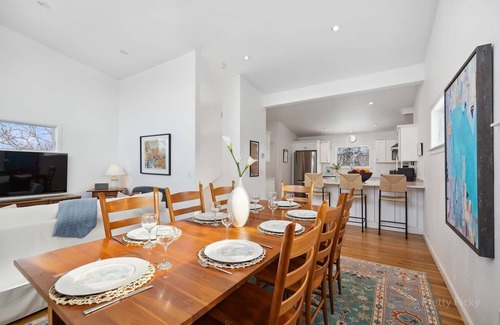 North Eastham Haus | Sunset Bluff: 028-E Modern Contemporary in Eastham with Water Views, Steps to Bay Beach