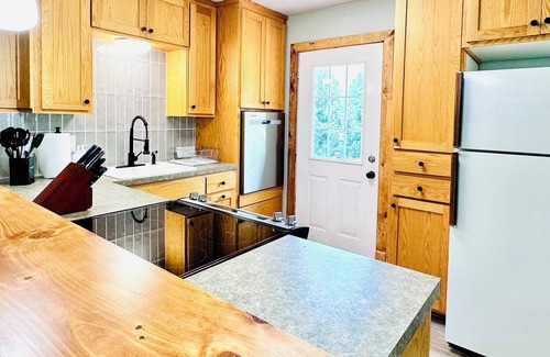 Barron County Kabine | Sunset Cabin on Lower Turtle Lake - 10 Guests/6Beds - Dogs Allowed