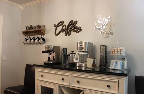 Southeast Springfield Haus | Sunset Getaway - Entire House Sleeps up to 12