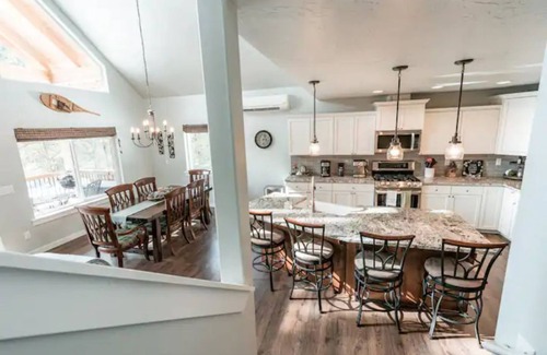 Cascade Haus | Sunset Hideaway. Private 5 minute walk to lake.