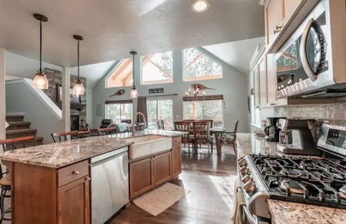 Cascade Haus | Sunset Hideaway. Private 5 minute walk to lake.