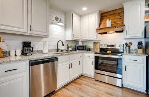 Centre Haus | 'Sunset Paradise' on Weiss Lake w/ Private Dock!