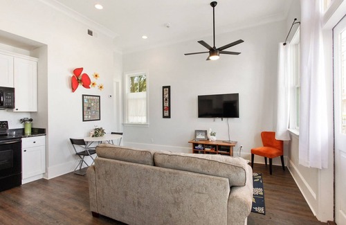 Algiers Point Eigentumswohnung | Sunset Point, Serene And Private Condo mit einem Schlafzimmer