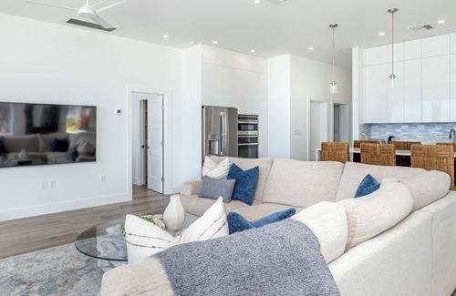 Northwest Point Eigentumswohnung | Sunset Point - New Oceanfront Luxury 3 Bed Condo with Stunning Views and Diving