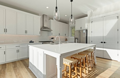 Lake Norman of Catawba Haus | Sunset Retreat at the Lake | Sleeps 24 | Pool