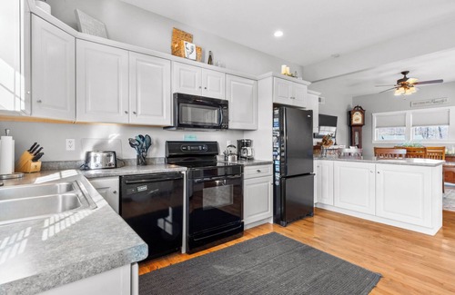 Canonsburg Haus | Sunset Serenade in the Country