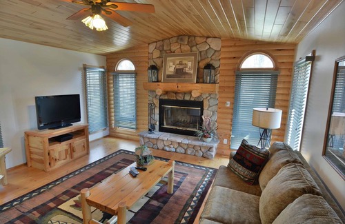 Hayward Haus | Sunset Shores 3 Bedroom Hotel Room by Redawning