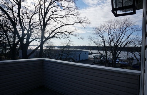 Whitehall Haus | Sunset Summer House - 6 Bedroom House in Whitehall